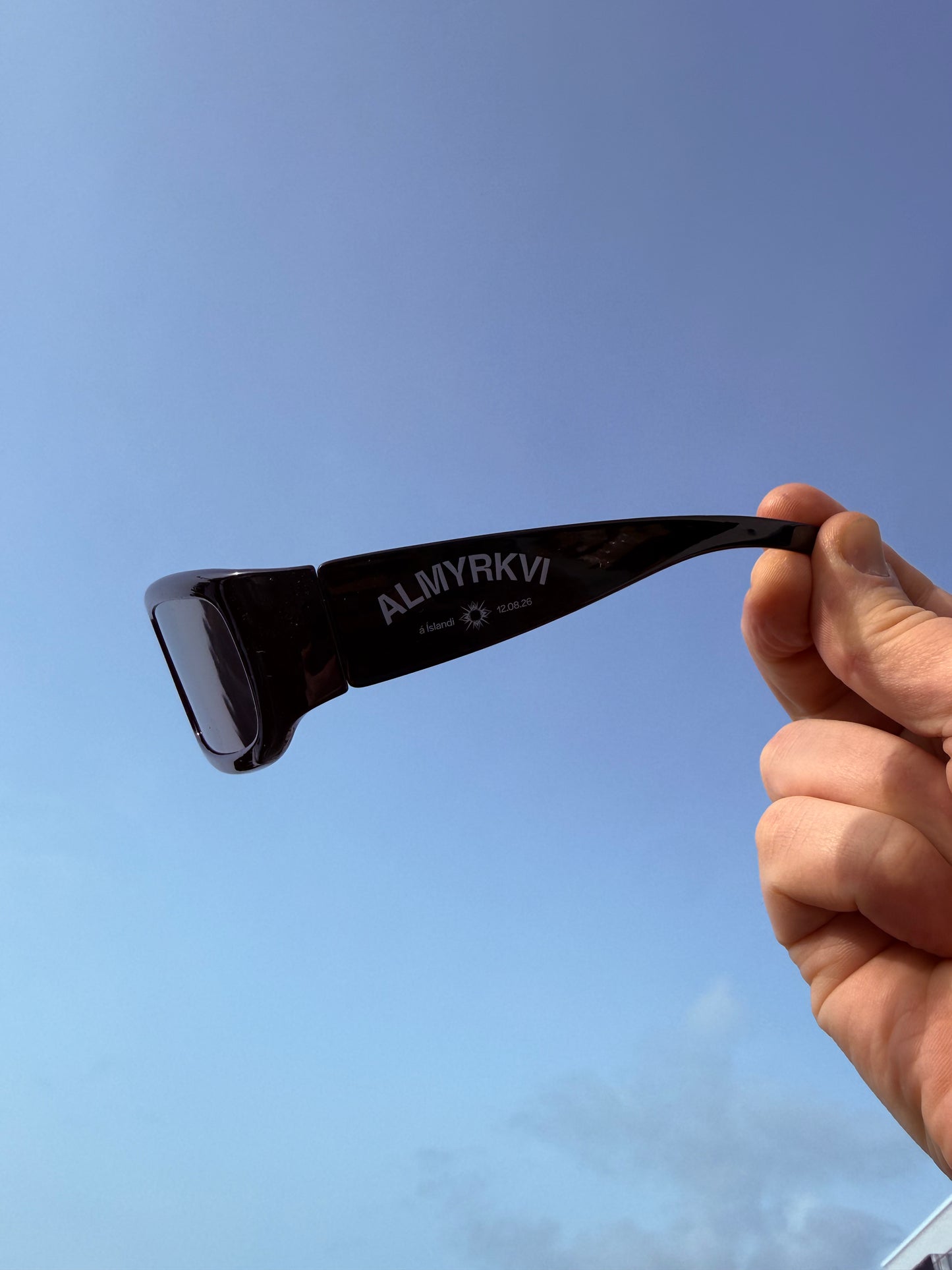 Sólmyrkvagleraugu - premium - Almyrkvi 2026